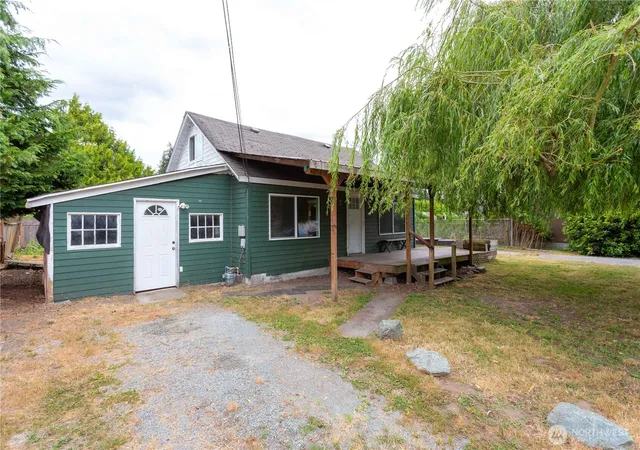 Photo 3 of Sale Pending at 806 Pacific St, Sedro Woolley, WA 98284 | MLS# NWM2558515 | Listing updated on 2026-09-18