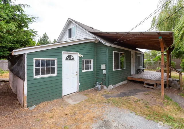 Photo 3 of Sale Pending at 806 Pacific St, Sedro Woolley, WA 98284 | MLS# NWM2558515 | Listing updated on 2026-09-18