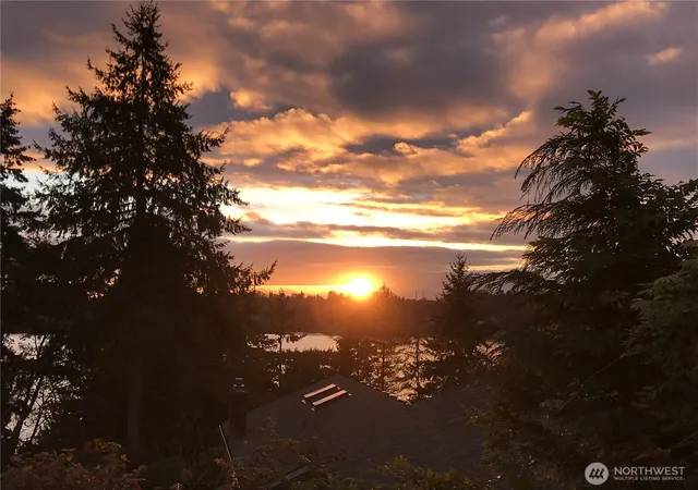 Photo 2 of Single family home for sale at 10830 Lake View Dr, Lake Stevens, WA 98258 | MLS# NWM2558563 | Listing updated on 2026-10-03