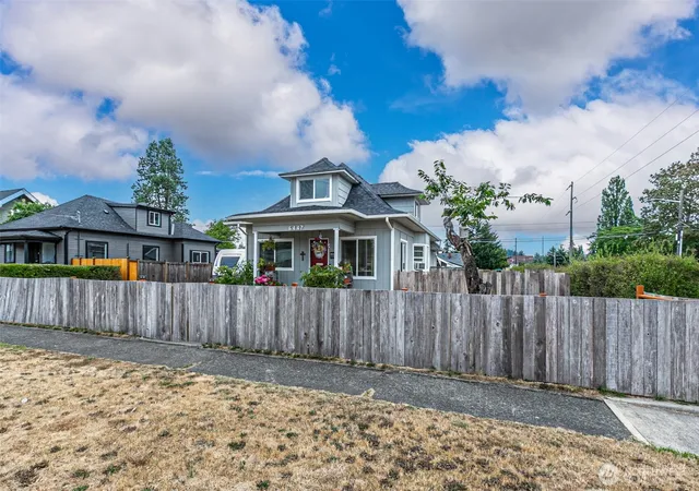 Photo 4 of Sale Pending at 6447 S Warner St, Tacoma, WA 98409 | MLS# NWM2558569 | Listing updated on 2026-08-27