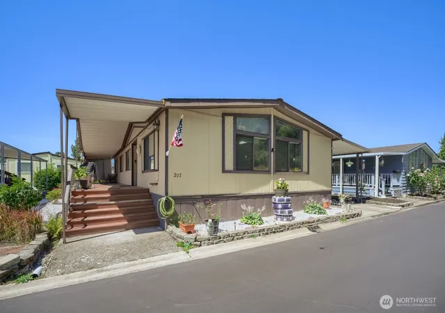 Photo 1 of Manufactured home for sale at 3611 Ne I St #207, Auburn, WA 98002 | MLS# NWM2558622 | Listing updated on 2026-09-30