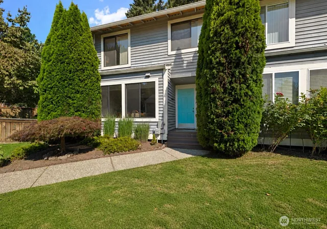 Photo 2 of Townhouse for sale at 11706 Ne 105th Court, Kirkland, WA 98033 | MLS# NWM2558634 | Listing updated on 2026-09-28