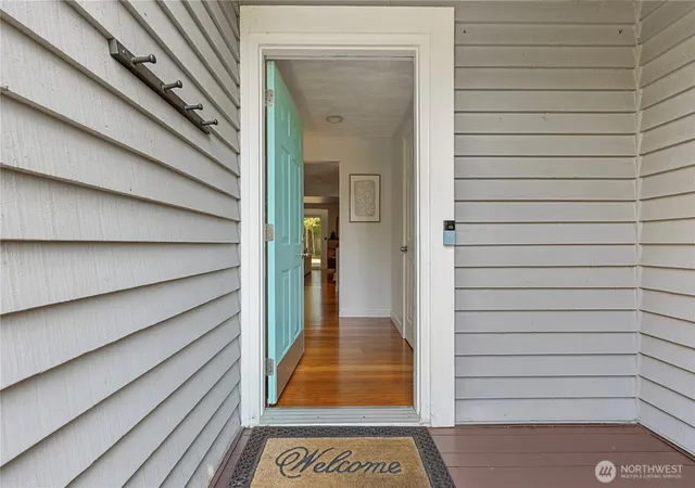 Photo 3 of Townhouse for sale at 11706 Ne 105th Court, Kirkland, WA 98033 | MLS# NWM2558634 | Listing updated on 2026-09-28