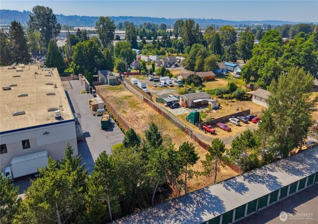 Photo 3 of Sale Pending at 28404 85th Avenue S, Kent, WA 98032 | MLS# NWM2558637 | Listing updated on 2026-09-26