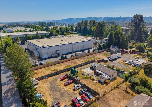 Photo 3 of Sale Pending at 28404 85th Avenue S, Kent, WA 98032 | MLS# NWM2558637 | Listing updated on 2026-09-26