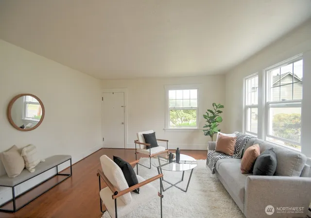 Photo 3 of Sale Pending at 921 5th Avenue SE, Olympia, WA 98501 | MLS# NWM2558644 | Listing updated on 2026-09-20
