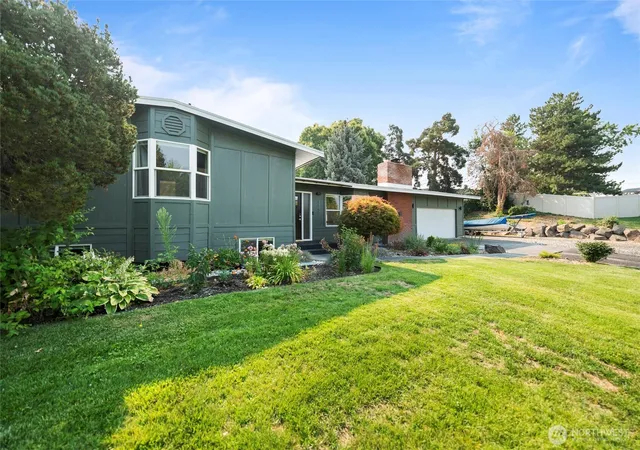 Photo 1 of Single family home for sale at 1147 Ashley Way, Moses Lake, WA 98837 | MLS# NWM2558653 | Listing updated on 2026-09-23