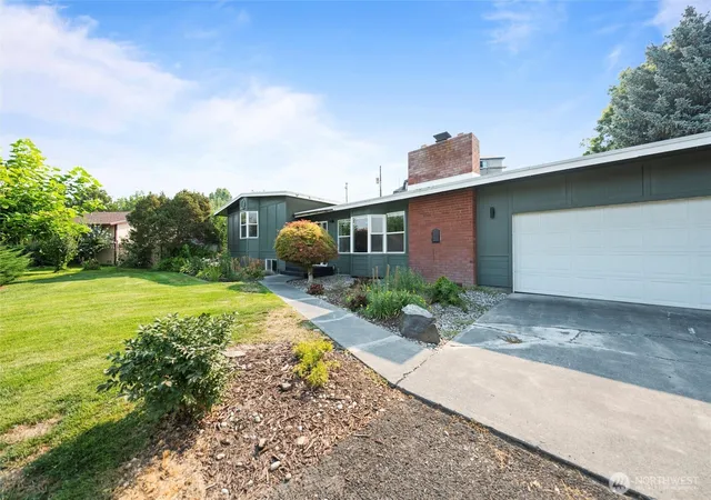 Photo 2 of Single family home for sale at 1147 Ashley Way, Moses Lake, WA 98837 | MLS# NWM2558653 | Listing updated on 2026-09-23