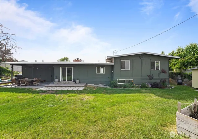 Photo 4 of Single family home for sale at 1147 Ashley Way, Moses Lake, WA 98837 | MLS# NWM2558653 | Listing updated on 2026-09-23
