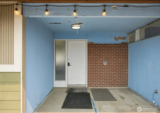 Photo 3 of Sale Pending at 410 Loring Dr, Moses Lake, WA 98837 | MLS# NWM2558735 | Listing updated on 2026-09-28