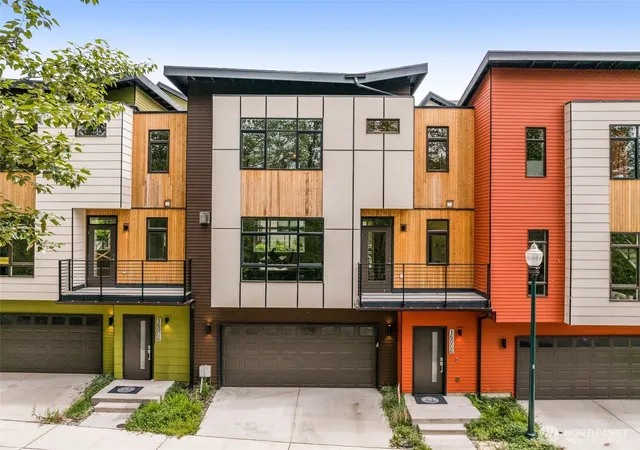 Photo 2 of Townhouse for sale at 16006 Main View Ln Ne, Duvall, WA 98019 | MLS# NWM2558737 | Listing updated on 2026-09-18