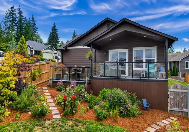 Photo 3 of Single family home for sale at 17152 Big Fir Pl, Mount Vernon, WA 98274 | MLS# NWM2558742 | Listing updated on 2026-09-23