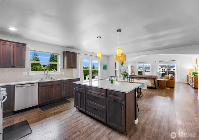 Photo 4 of Single family home for sale at 17152 Big Fir Pl, Mount Vernon, WA 98274 | MLS# NWM2558742 | Listing updated on 2026-09-23