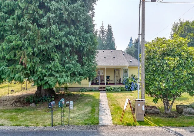 Single family home for sale at 137 Damron Rd, Mossyrock, WA 98564 | MLS# NWM2558751
