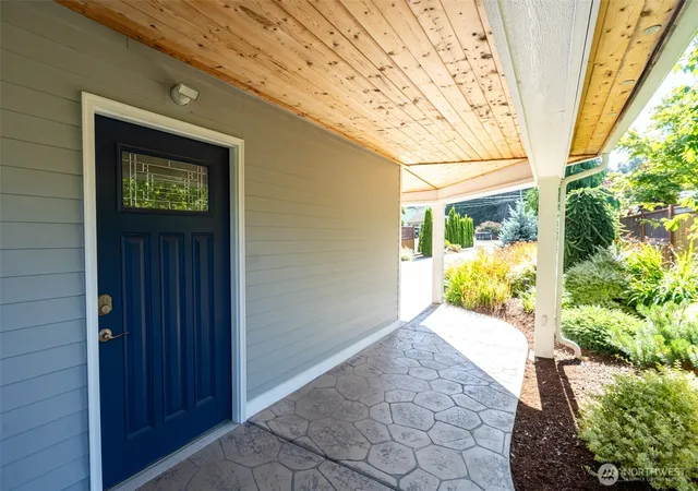 Photo 2 of Single family home for sale at 30201 33rd Avenue Sw, Federal Way, WA 98023 | MLS# NWM2558768 | Listing updated on 2026-09-30