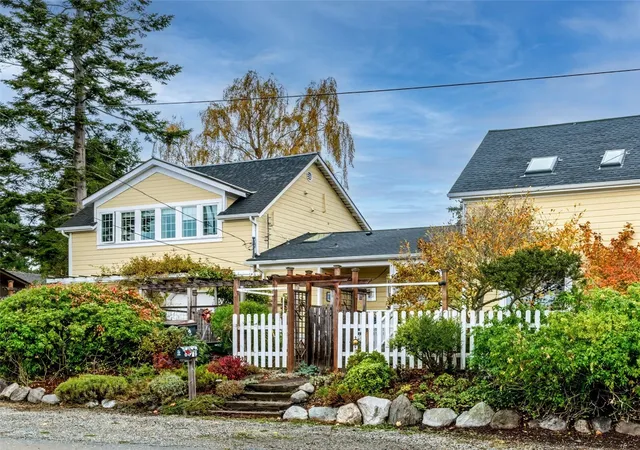 Photo 1 of Single family home for sale at 1740 Lawrence St, Port Townsend, WA 98368 | MLS# NWM2558875 | Listing updated on 2026-10-28