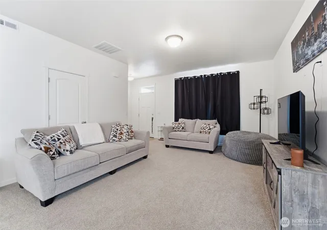 Photo 3 of Single family home for sale at 403 Emerald Ave, Grandview, WA 98930 | MLS# NWM2558887 | Listing updated on 2026-09-23
