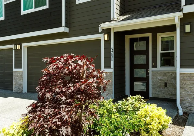 Photo 2 of Townhouse for sale at 360 Sw Ballast Way, Oak Harbor, WA 98277 | MLS# NWM2558917 | Listing updated on 2026-09-23