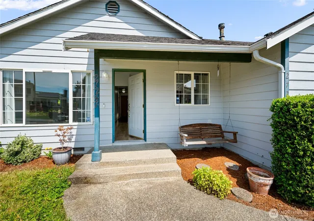 Photo 3 of Sale Pending at 27247 Manor Pl Nw, Stanwood, WA 98292 | MLS# NWM2558938 | Listing updated on 2026-09-25