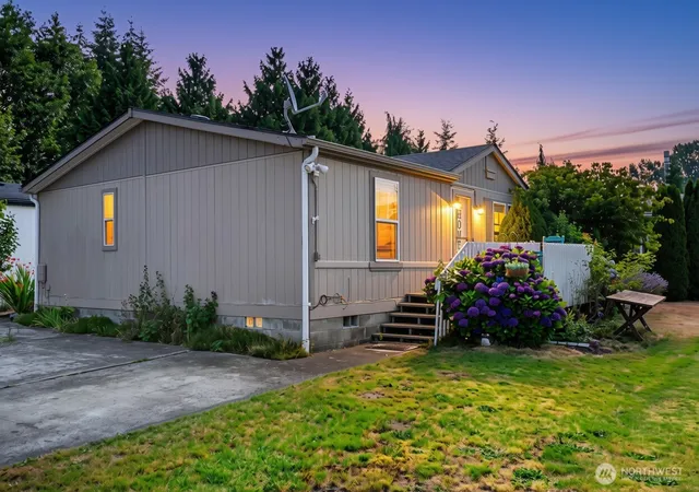 Manufactured home for sale at 905 Carriage Ct #14, Sedro Woolley, WA 98284 | MLS# NWM2558946