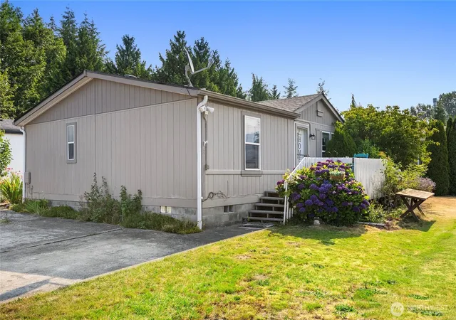 Photo 2 of Manufactured home for sale at 905 Carriage Ct #14, Sedro Woolley, WA 98284 | MLS# NWM2558946 | Listing updated on 2026-09-23