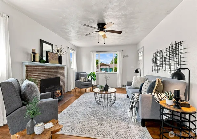 Photo 4 of Single family home for sale at 10303 B St E, Tacoma, WA 98445 | MLS# NWM2558949 | Listing updated on 2026-09-19