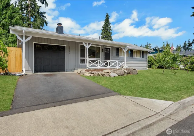 Photo 2 of Sale Pending at 2707 T St Se, Auburn, WA 98002 | MLS# NWM2558978 | Listing updated on 2026-09-30