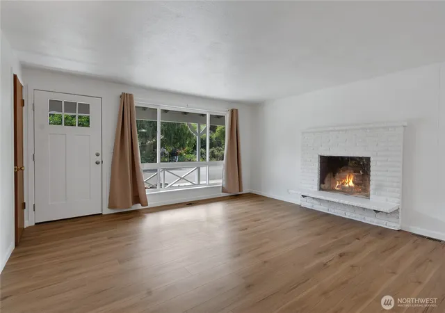Photo 3 of Sale Pending at 2707 T St SE, Auburn, WA 98002 | MLS# NWM2558978 | Listing updated on 2026-09-30
