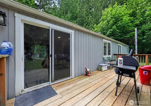 Photo 2 of Manufactured home for sale at 810 Se Totten Shrs Dr, Shelton, WA 98584 | MLS# NWM2558980 | Listing updated on 2026-09-23