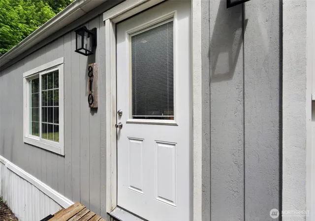 Photo 3 of Manufactured home for sale at 810 Se Totten Shrs Dr, Shelton, WA 98584 | MLS# NWM2558980 | Listing updated on 2026-09-23