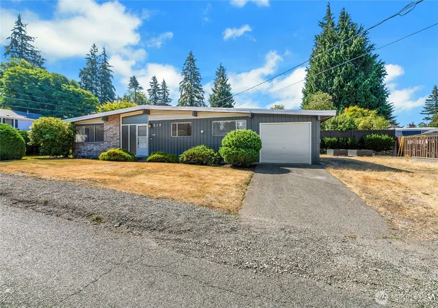 Photo 1 of Single family home for sale at 317 S 208th Street, Des Moines, WA 98198 | MLS# NWM2558996 | Listing updated on 2026-09-23