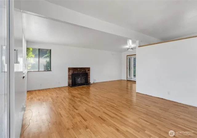 Photo 2 of Single family home for sale at 317 S 208th Street, Des Moines, WA 98198 | MLS# NWM2558996 | Listing updated on 2026-09-23