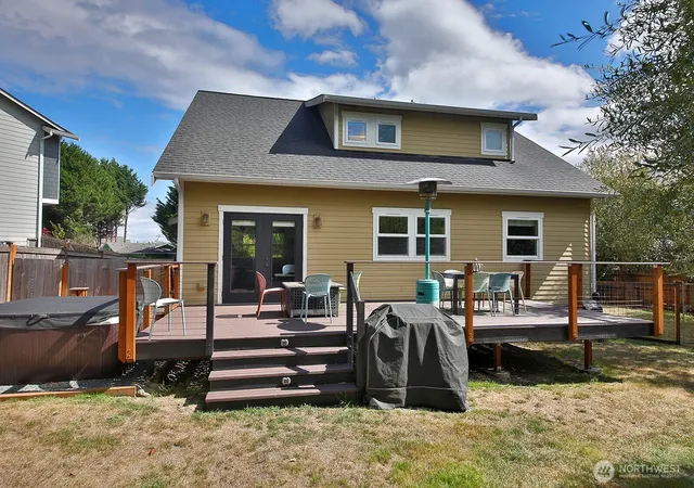 Photo 3 of Single family home for sale at 4876 Breezefair Rd, Freeland, WA 98249 | MLS# NWM2559048 | Listing updated on 2026-09-23