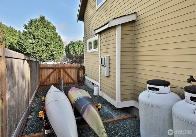 Photo 4 of Single family home for sale at 4876 Breezefair Rd, Freeland, WA 98249 | MLS# NWM2559048 | Listing updated on 2026-09-23