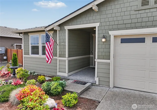 Photo 3 of Single family home for sale at 3530 Edith Ave, Enumclaw, WA 98022 | MLS# NWM2559057 | Listing updated on 2026-09-28