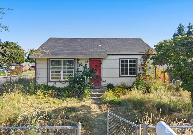 Photo 1 of Single family home for sale at 3176 Florida St, Longview, WA 98632 | MLS# NWM2559066 | Listing updated on 2026-09-22