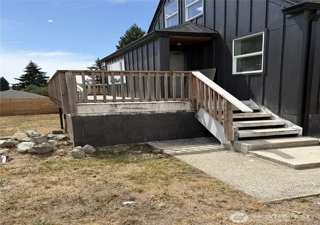 Photo 2 of Sale Pending at 4123 W D St, Bremerton, WA 98312 | MLS# NWM2559069 | Listing updated on 2026-09-19