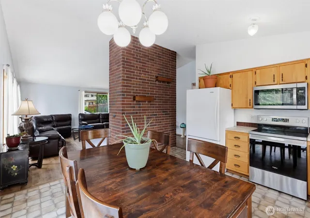 Photo 4 of Single family home for sale at 352 Lochwood Dr, Camano Island, WA 98282 | MLS# NWM2559129 | Listing updated on 2026-09-25