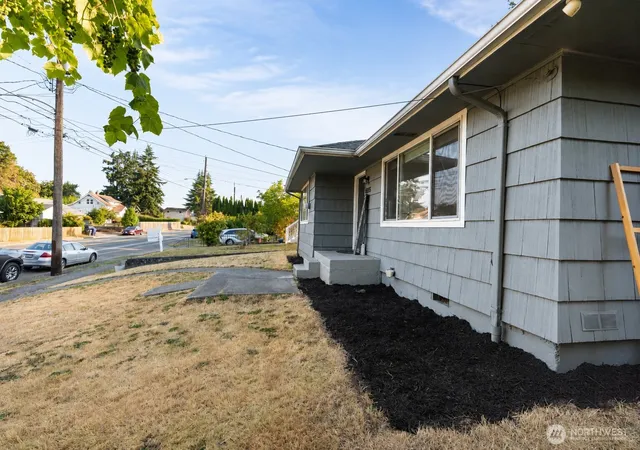 Photo 2 of Single family home for sale at 6835 Yakima Ave, Tacoma, WA 98408 | MLS# NWM2559149 | Listing updated on 2026-09-23