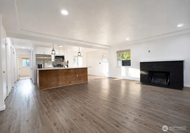 Photo 3 of Single family home for sale at 6835 Yakima Ave, Tacoma, WA 98408 | MLS# NWM2559149 | Listing updated on 2026-09-23