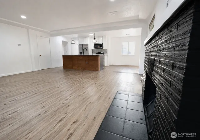 Photo 4 of Single family home for sale at 6835 Yakima Ave, Tacoma, WA 98408 | MLS# NWM2559149 | Listing updated on 2026-09-23