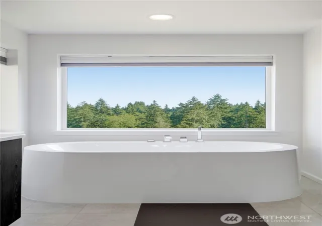 Photo 4 of Sale Pending at 5810 160th Street SW, Edmonds, WA 98026 | MLS# NWM2559169 | Listing updated on 2026-10-01