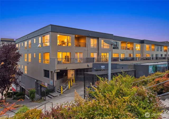 Photo 4 of Condo for sale at 321 10th Avenue S #710, Seattle, WA 98104 | MLS# NWM2559199 | Listing updated on 2026-09-23