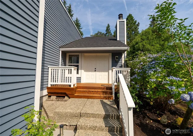 Photo 4 of Sale Pending at 11701 NE 105th Lane, Kirkland, WA 98033 | MLS# NWM2559253 | Listing updated on 2026-09-25