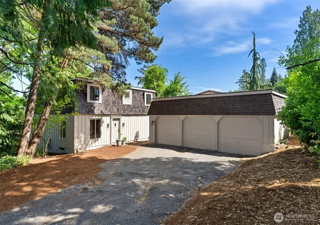Photo 4 of Single family home for sale at 4442 95th Avenue NE, Bellevue, WA 98004 | MLS# NWM2559257 | Listing updated on 2026-09-23