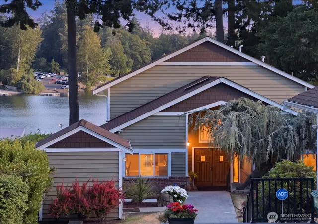 Photo 2 of Single family home for sale at 2529 S 304th Street, Federal Way, WA 98003 | MLS# NWM2559258 | Listing updated on 2026-09-19