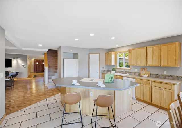 Photo 4 of Single family home for sale at 2529 S 304th Street, Federal Way, WA 98003 | MLS# NWM2559258 | Listing updated on 2026-09-19