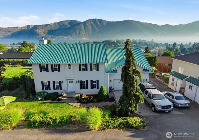 Photo 3 of Single family home for sale at 696 Green Ave, Manson, WA 98831 | MLS# NWM2559265 | Listing updated on 2026-09-23