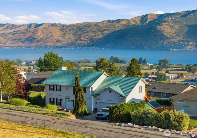 Photo 4 of Single family home for sale at 696 Green Ave, Manson, WA 98831 | MLS# NWM2559265 | Listing updated on 2026-09-23
