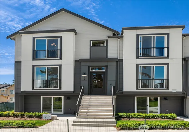 Photo 1 of Sale Pending at 433 Parkside Walk, Sammamish, WA 98074 | MLS# NWM2559315 | Listing updated on 2026-08-04